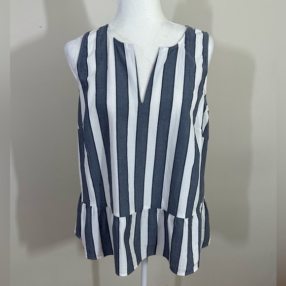 Loft sz med tunic, top stripe deep gray  / white stripe fullness across the edge - Picture 7 of 11
